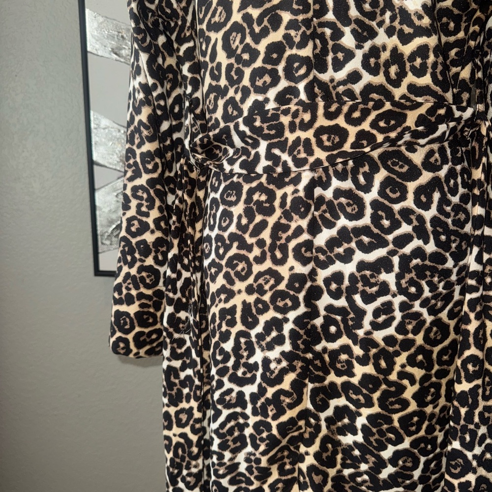Gianni Bini Leopard-Print Satin Duster in Black Beige Cream - Picture 6 of 7